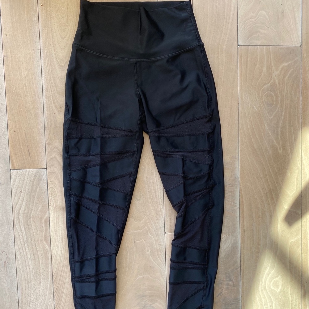 Lulu mesh cutout limited edition pants 
Size 2